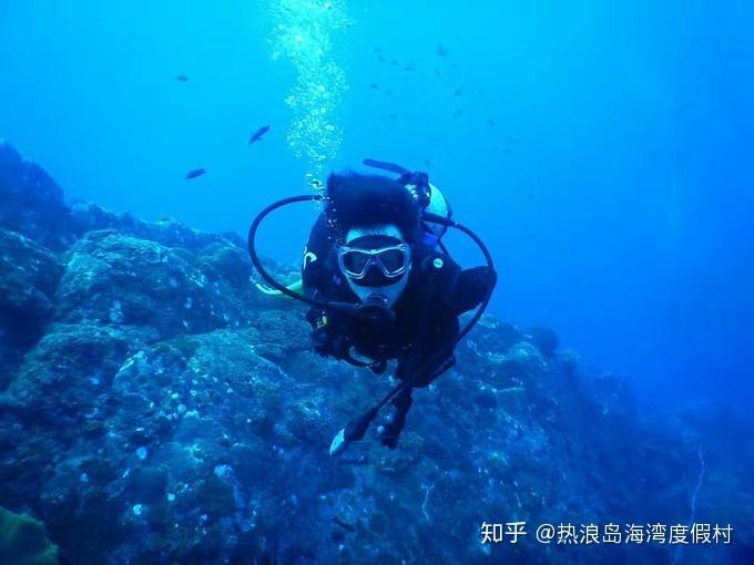 媒体人：不能自助甭指望天助！踢成这样还能好意思去淘汰赛受虐？