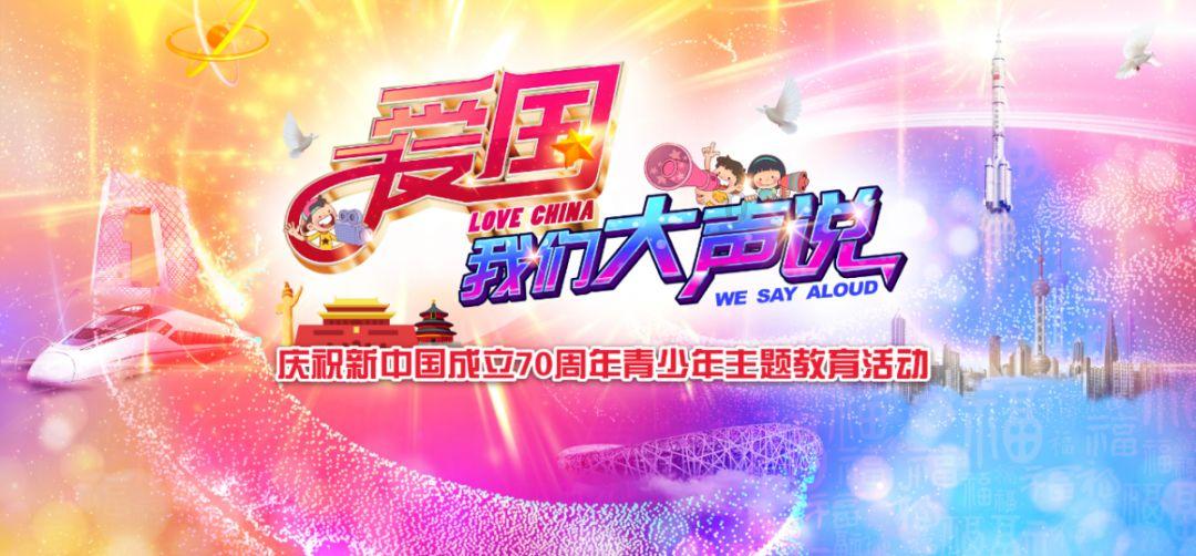 小孩们玩火点燃大片草坪,一旁小伙出言谴责反遭回怼